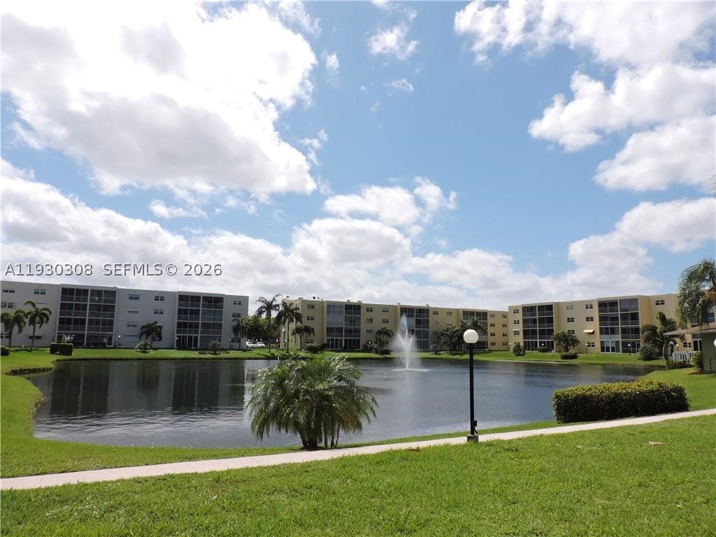 324 SE 10th St #207, Dania Beach FL 33004