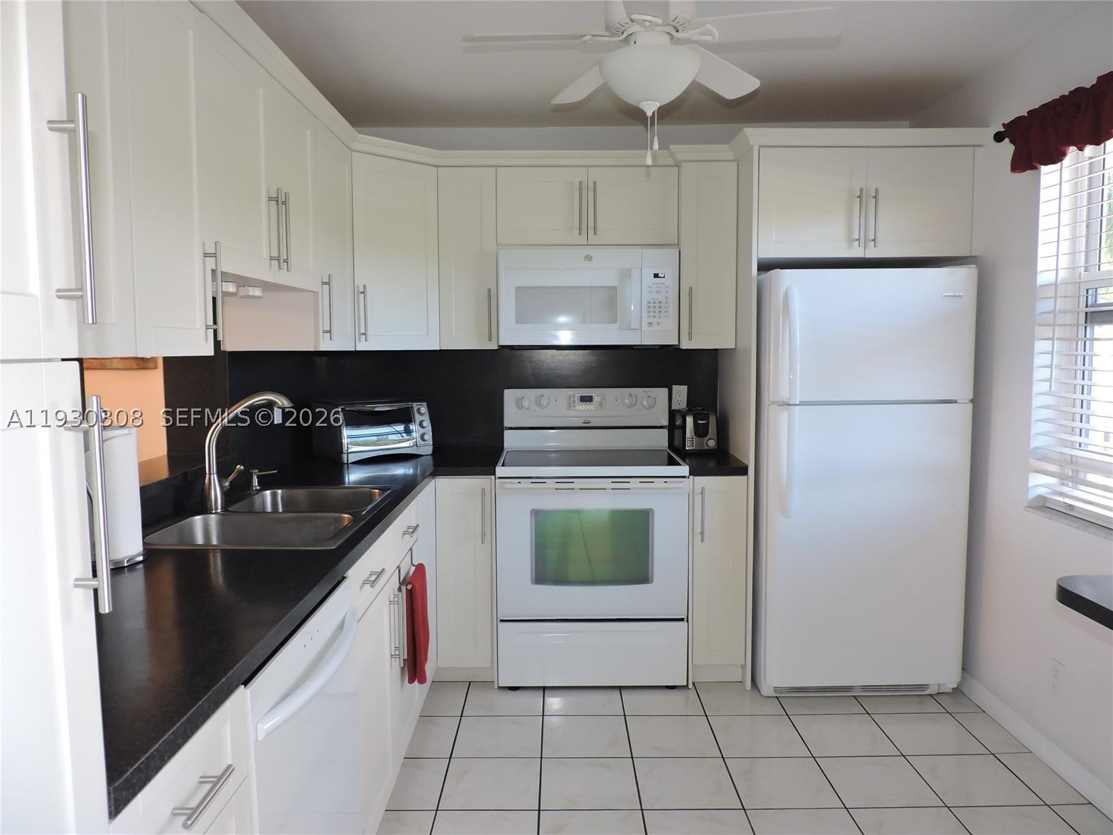324 SE 10th St #207, Dania Beach FL 33004