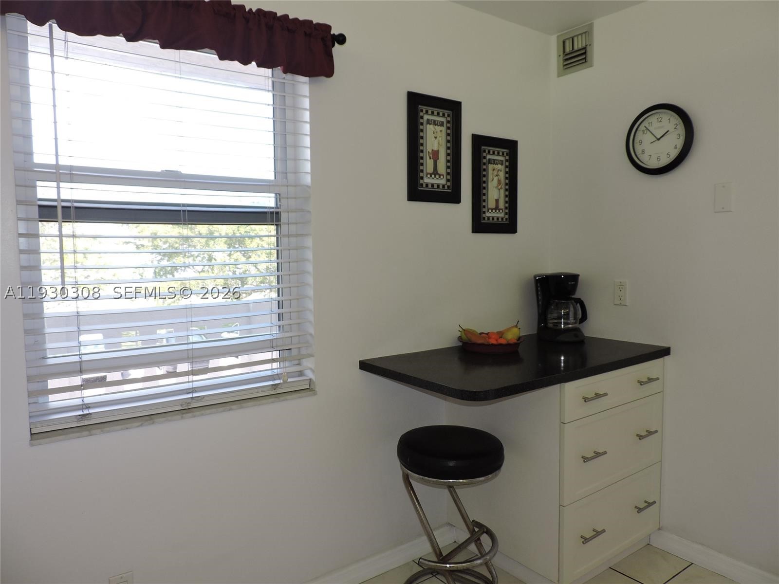 324 SE 10th St #207, Dania Beach FL 33004