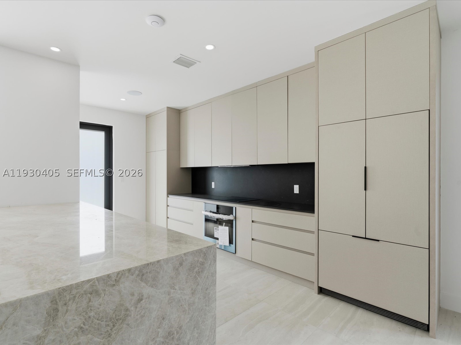 2484 SW 18th St, Miami FL 33145