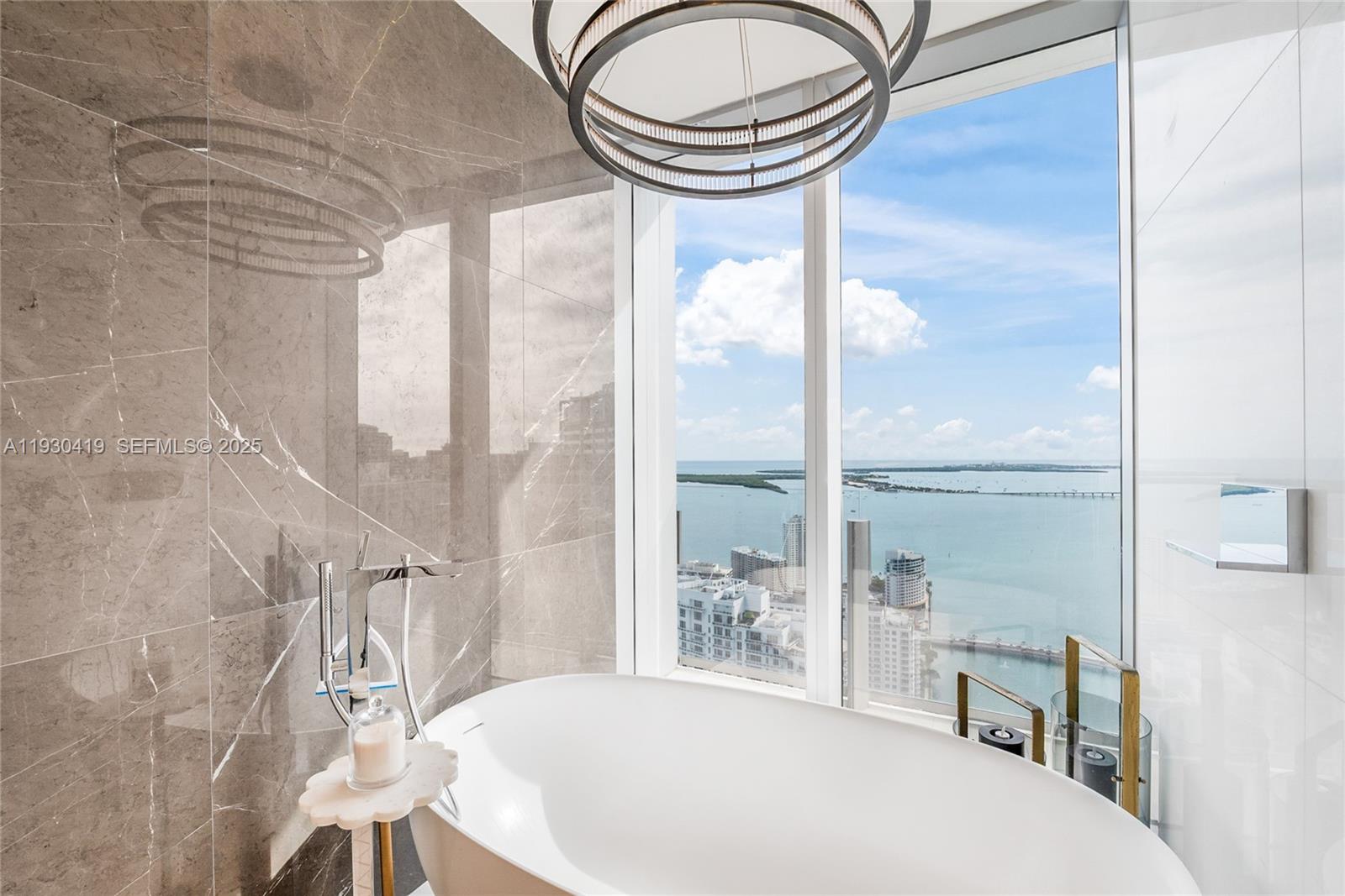 300 Biscayne Blvd Way #5104, Miami FL 33131