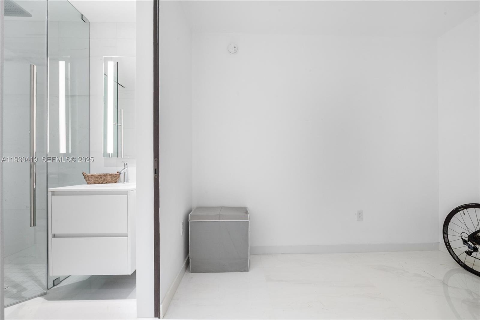 300 Biscayne Blvd Way #5104, Miami FL 33131