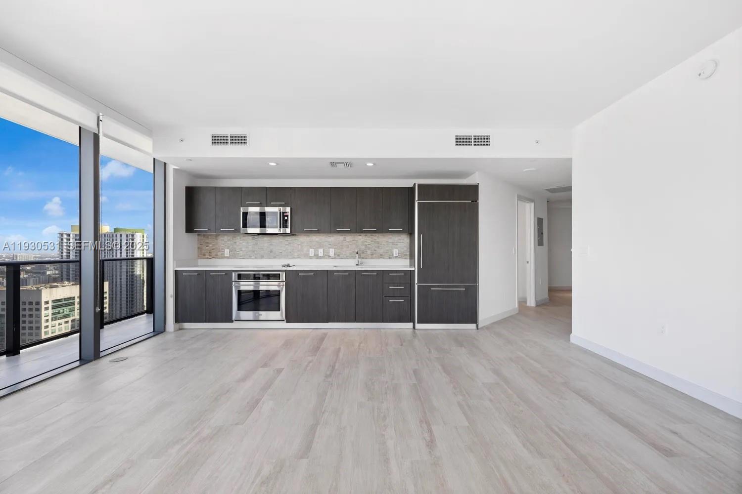 55 SW 9th St #3806, Miami FL 33130