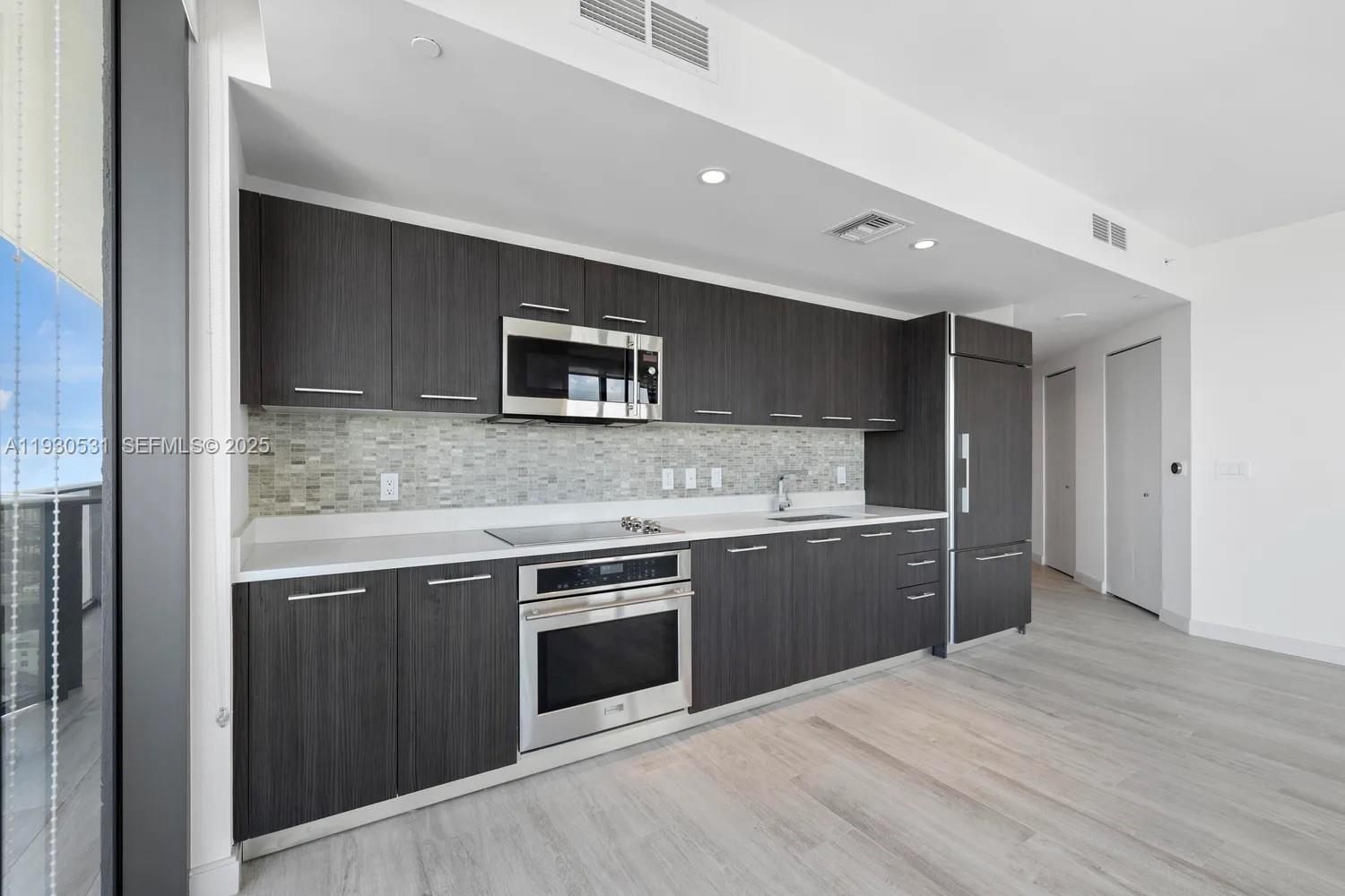 55 SW 9th St #3806, Miami FL 33130