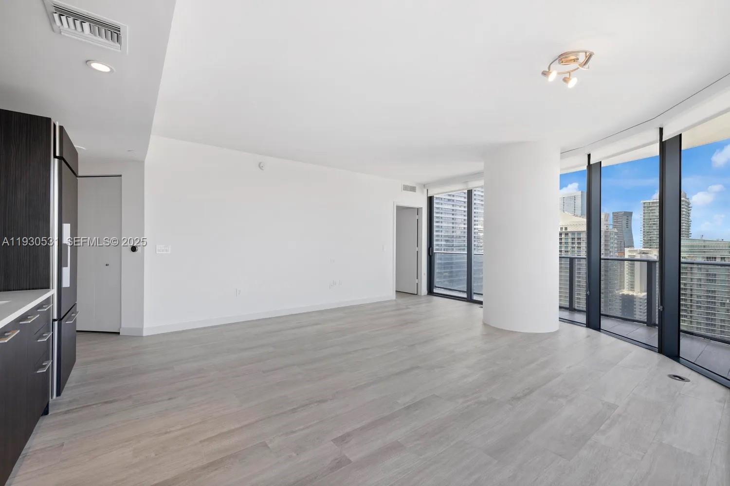 55 SW 9th St #3806, Miami FL 33130