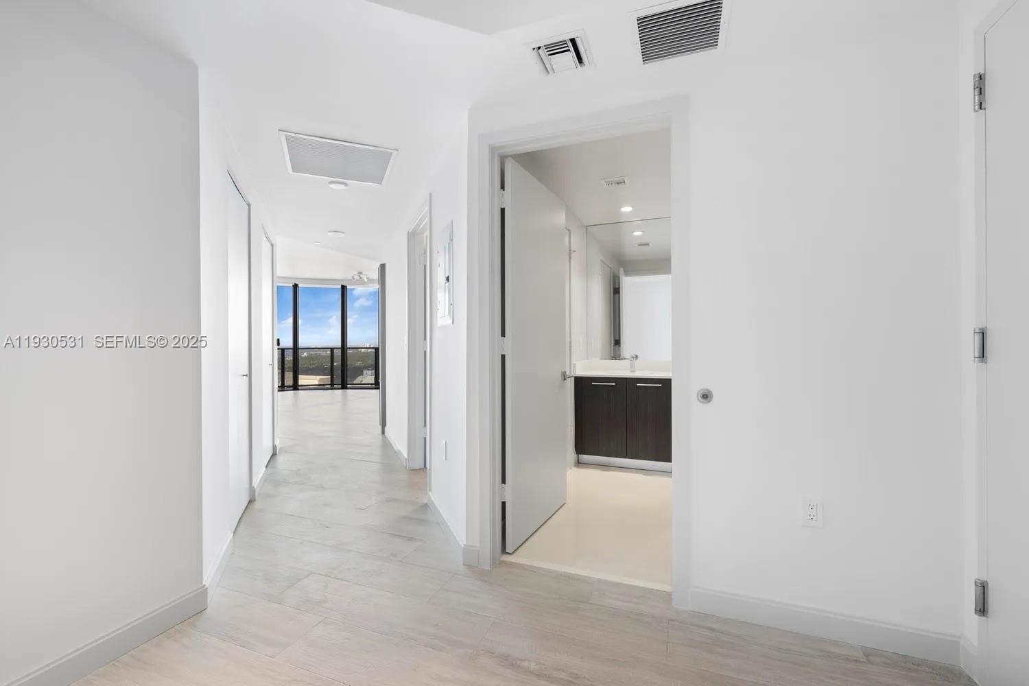 55 SW 9th St #3806, Miami FL 33130