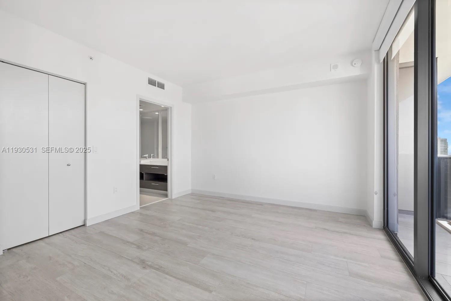 55 SW 9th St #3806, Miami FL 33130