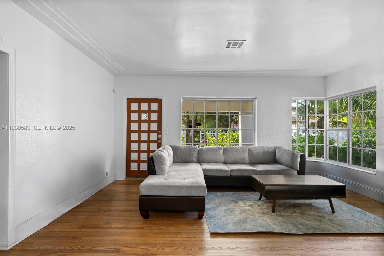 555 NE 73rd St, Miami FL 33138