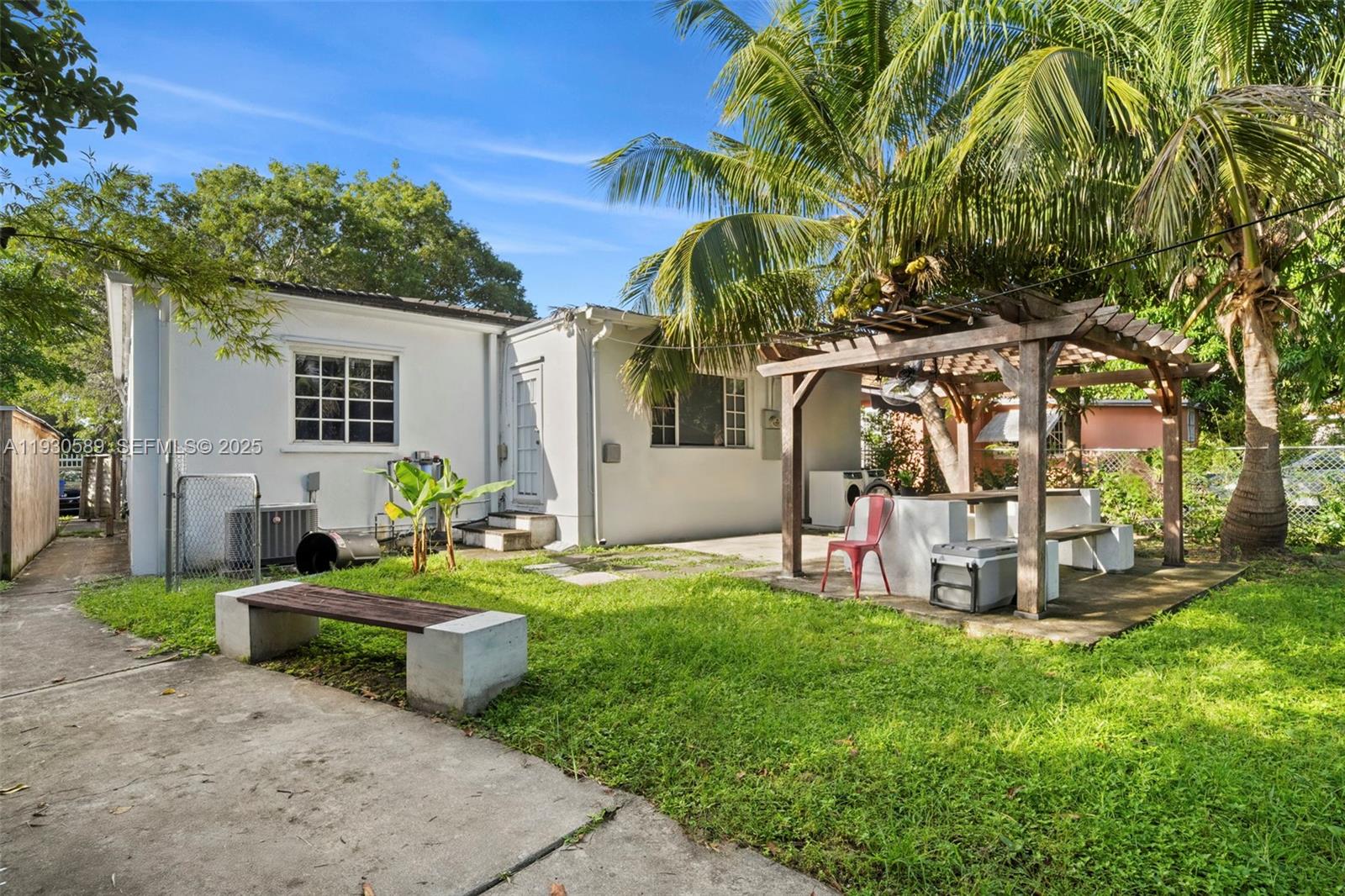 555 NE 73rd St, Miami FL 33138