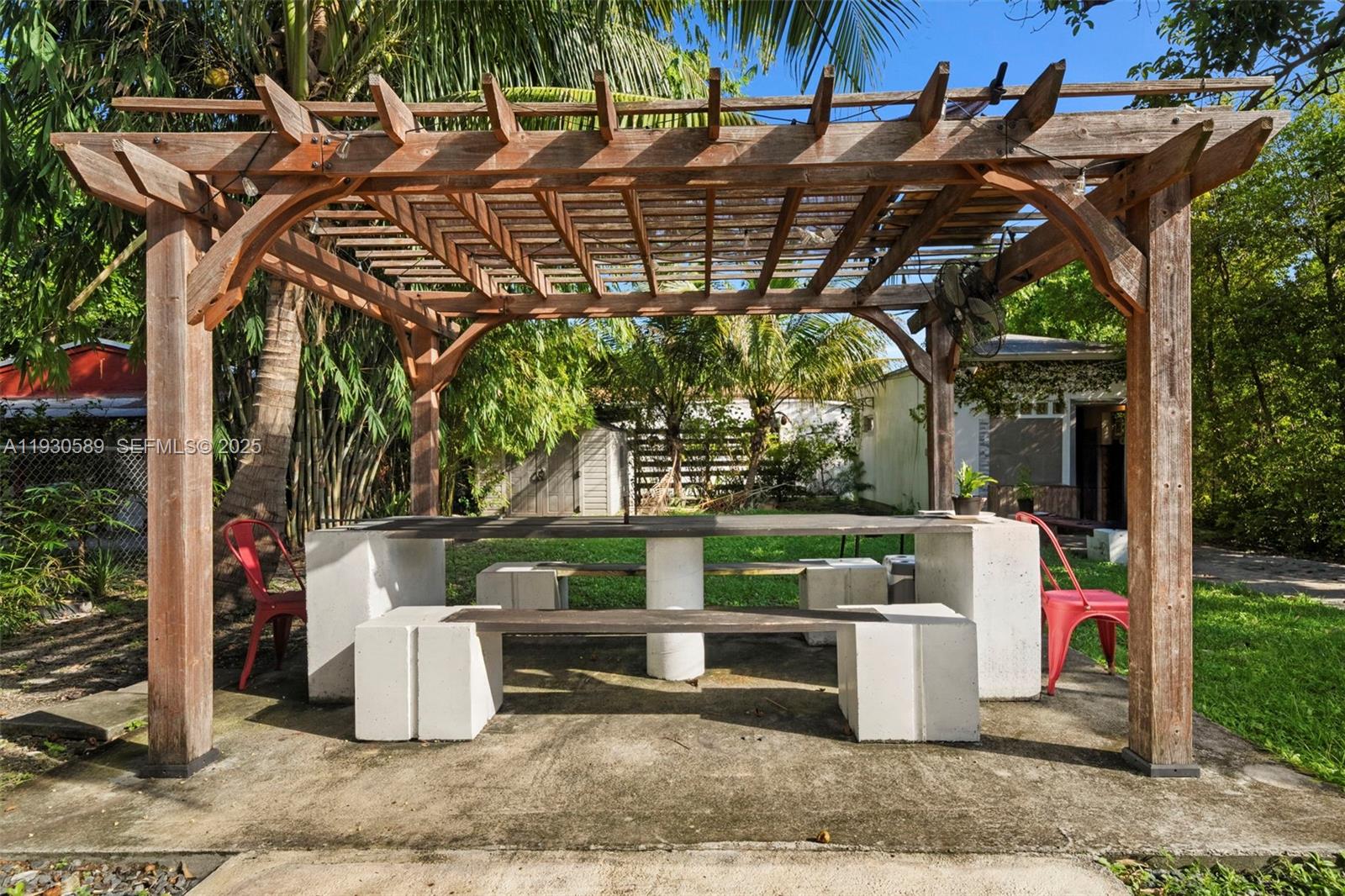 555 NE 73rd St, Miami FL 33138