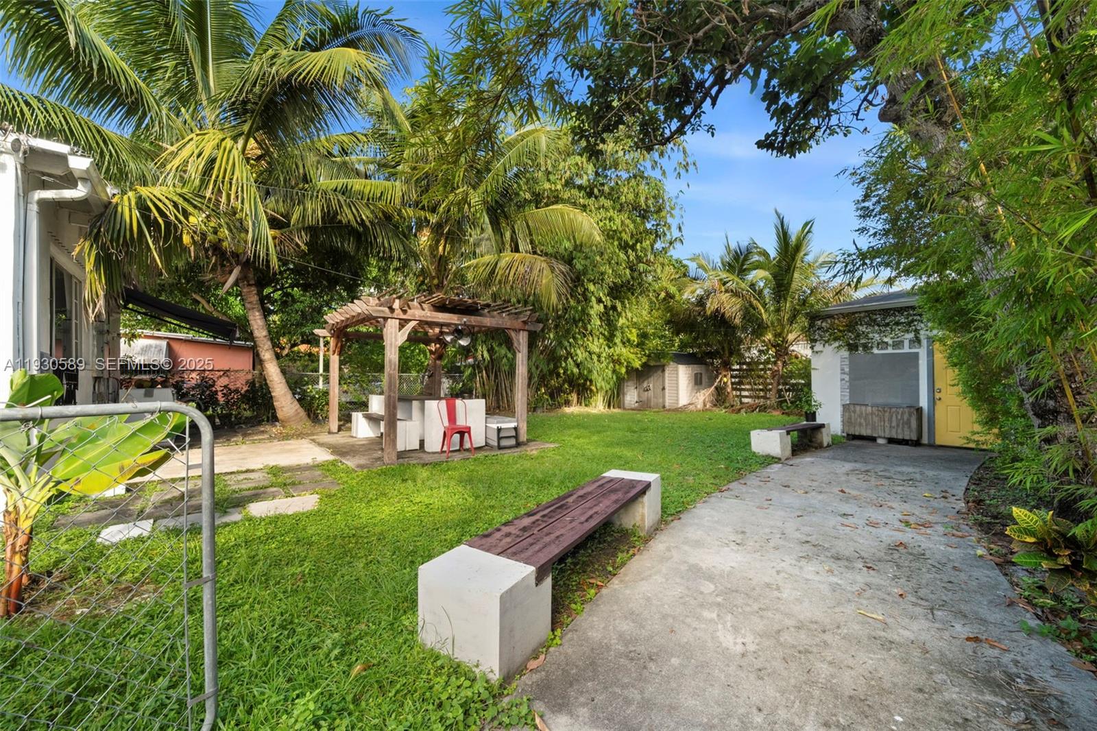 555 NE 73rd St, Miami FL 33138