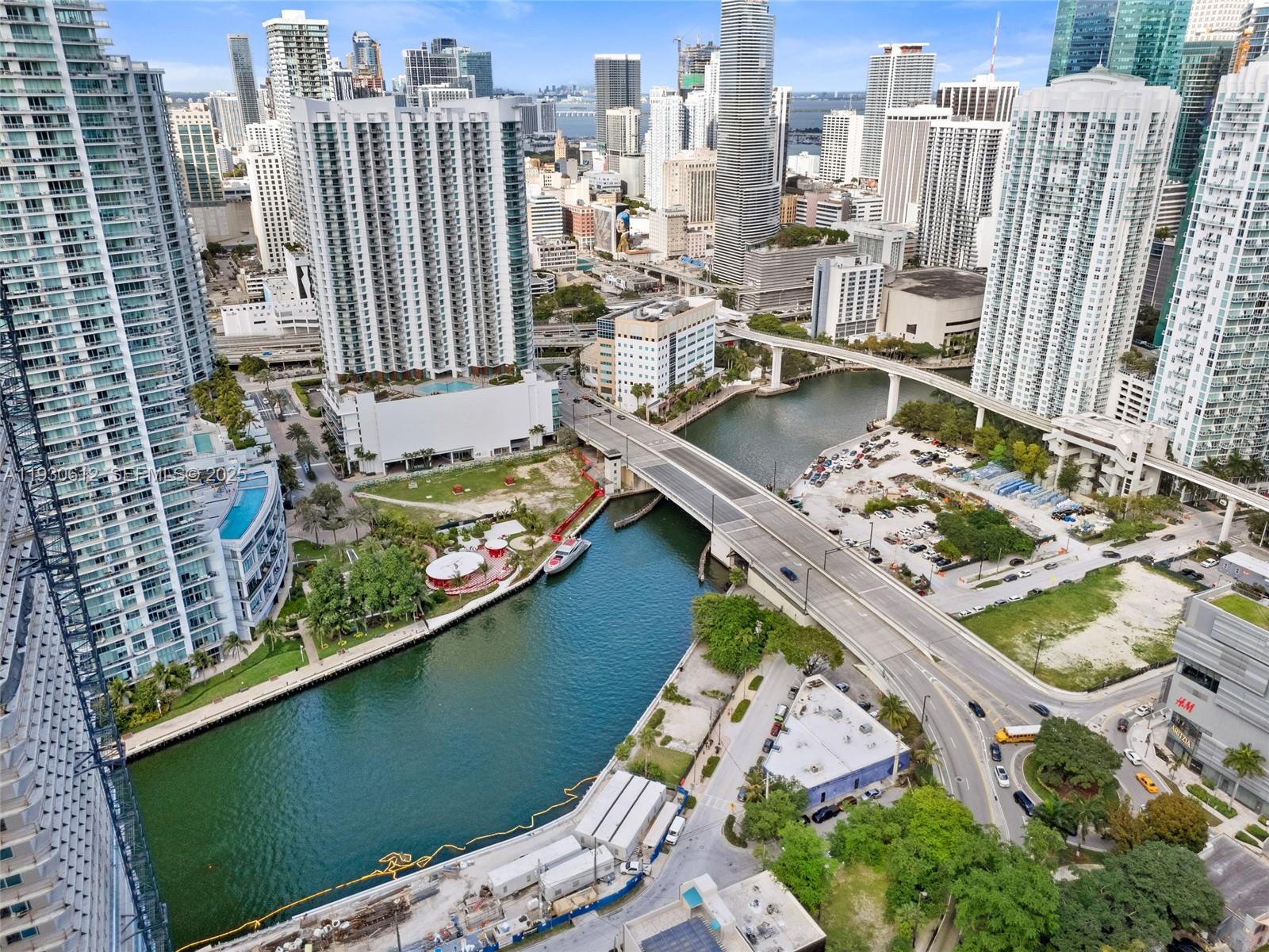 88 SW 7th St #3212, Miami FL 33130