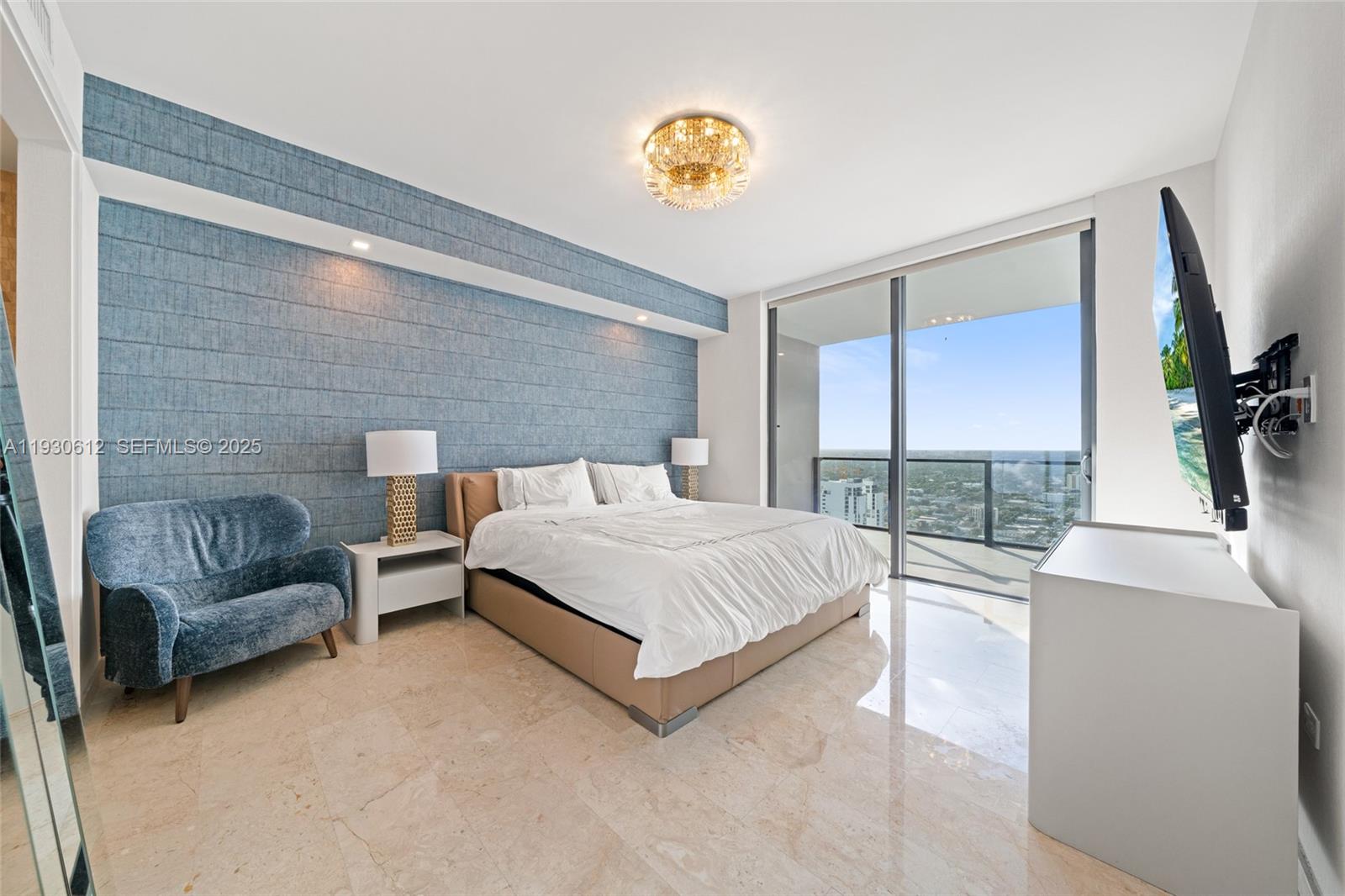 88 SW 7th St #3212, Miami FL 33130