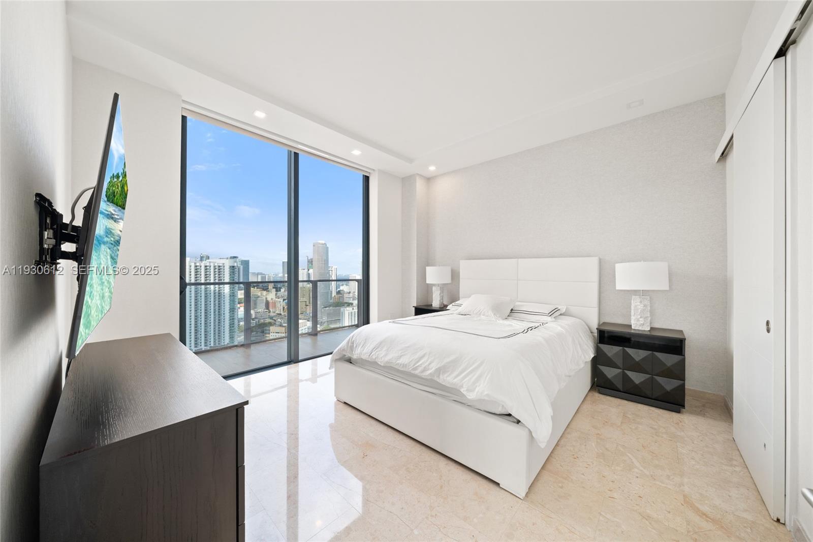 88 SW 7th St #3212, Miami FL 33130
