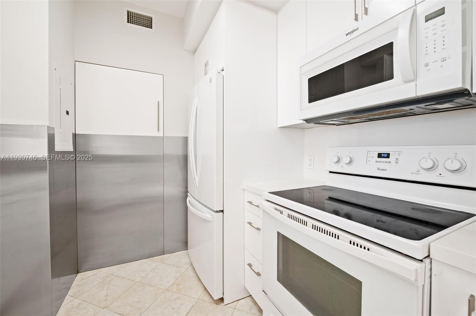 888 Brickell Key Dr #601, Miami FL 33131