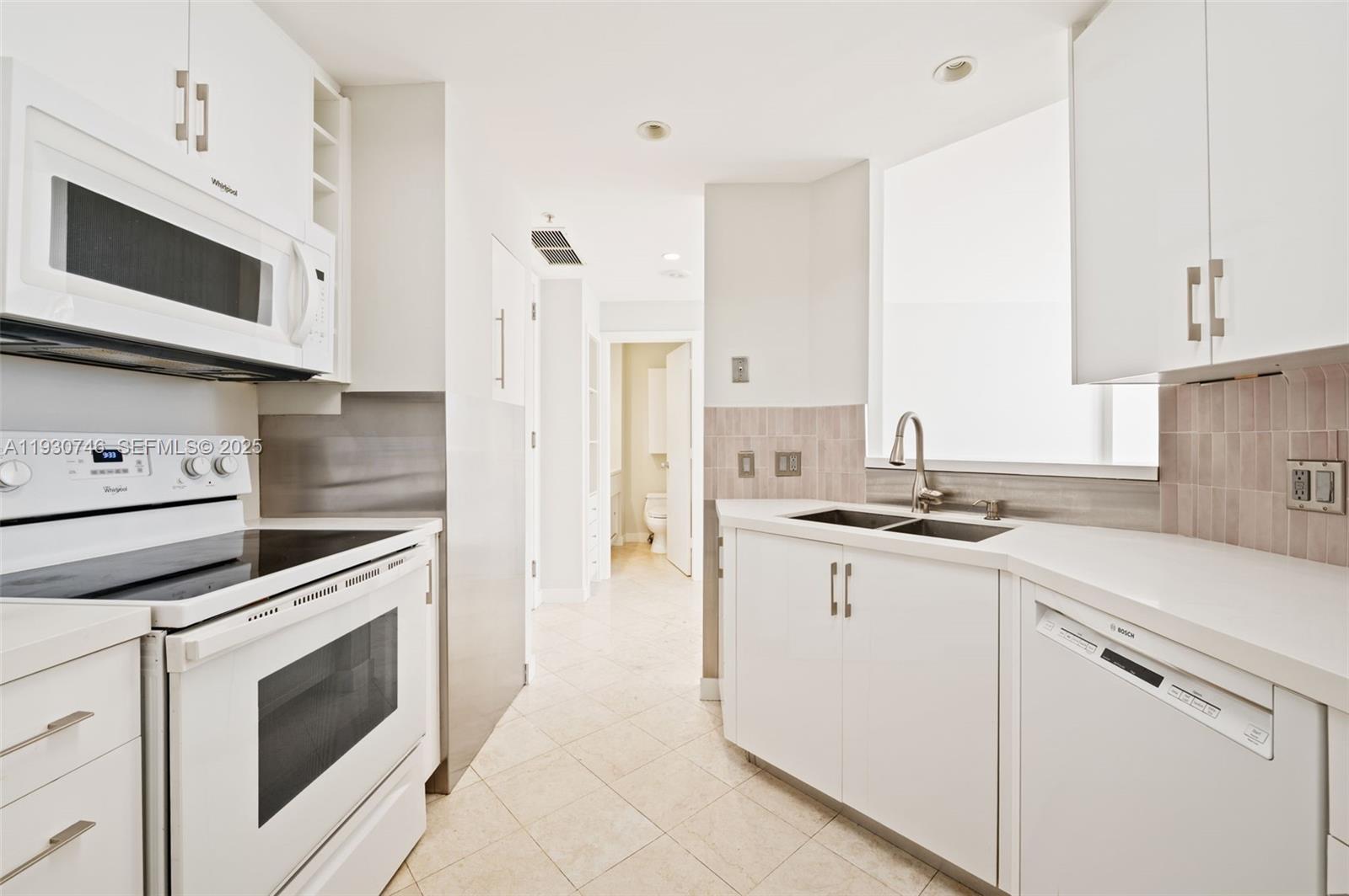 888 Brickell Key Dr #601, Miami FL 33131