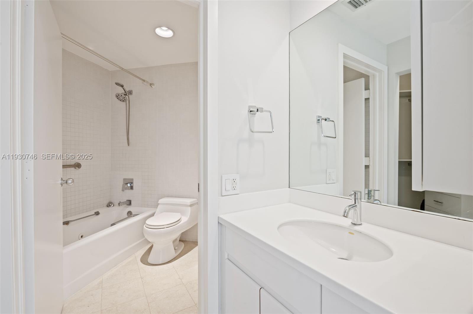 888 Brickell Key Dr #601, Miami FL 33131