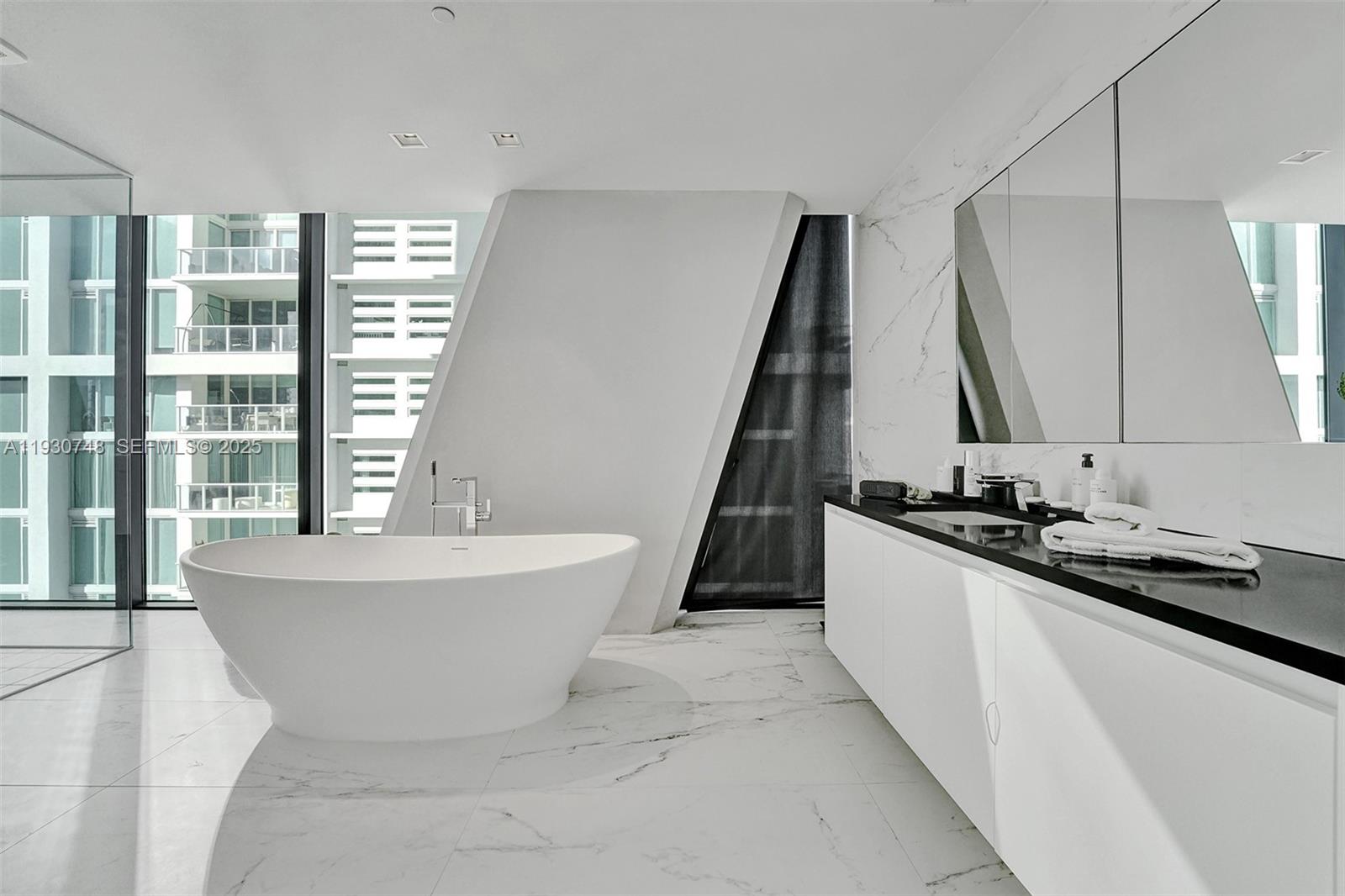 1000 Biscayne Blvd #3902, Miami FL 33132