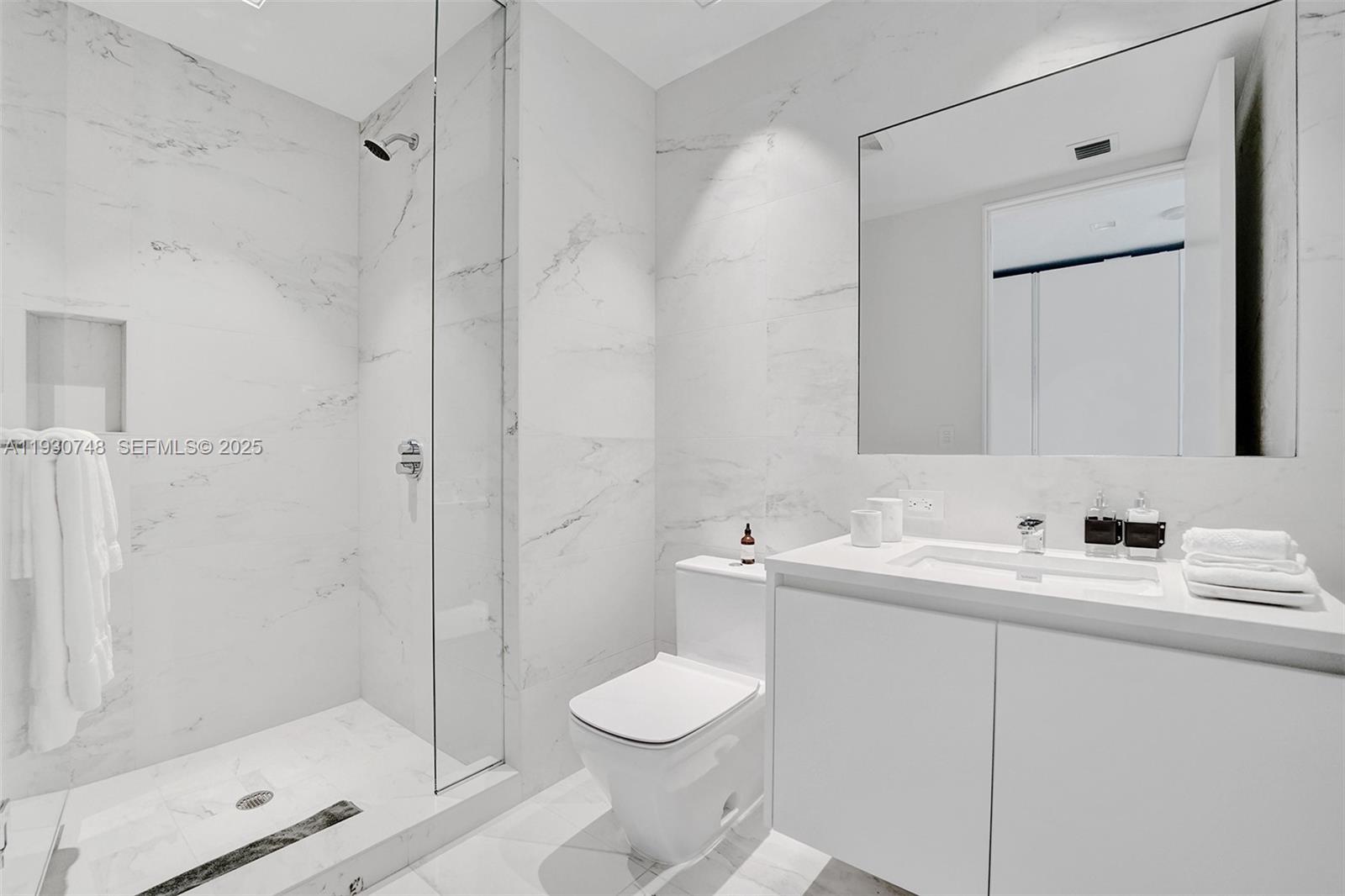 1000 Biscayne Blvd #3902, Miami FL 33132