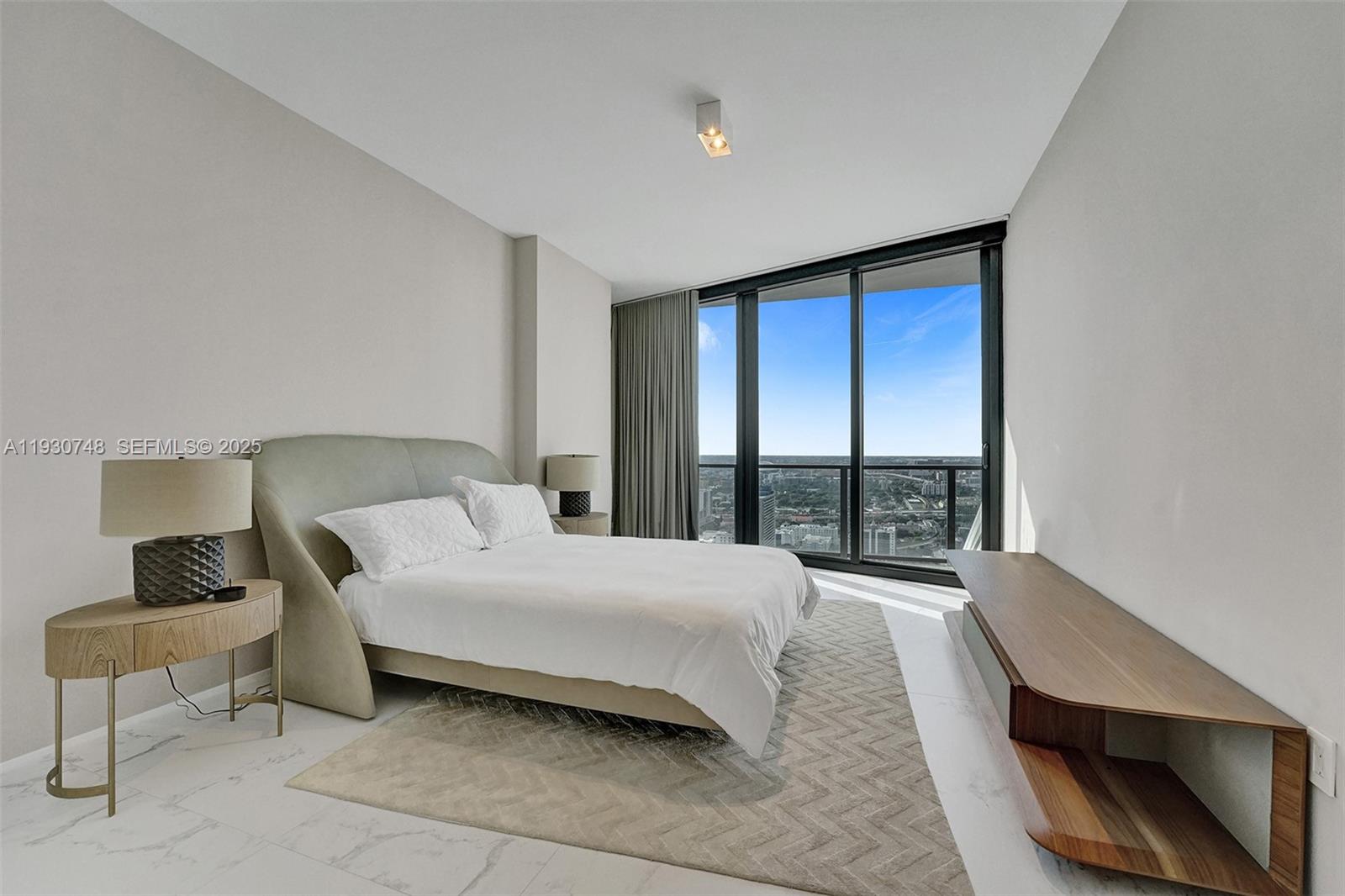 1000 Biscayne Blvd #3902, Miami FL 33132
