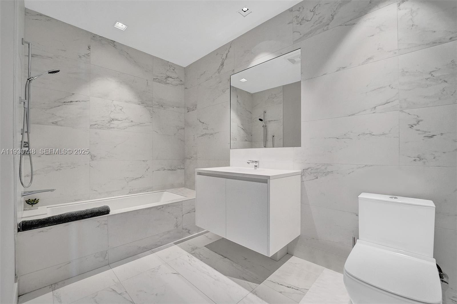1000 Biscayne Blvd #3902, Miami FL 33132