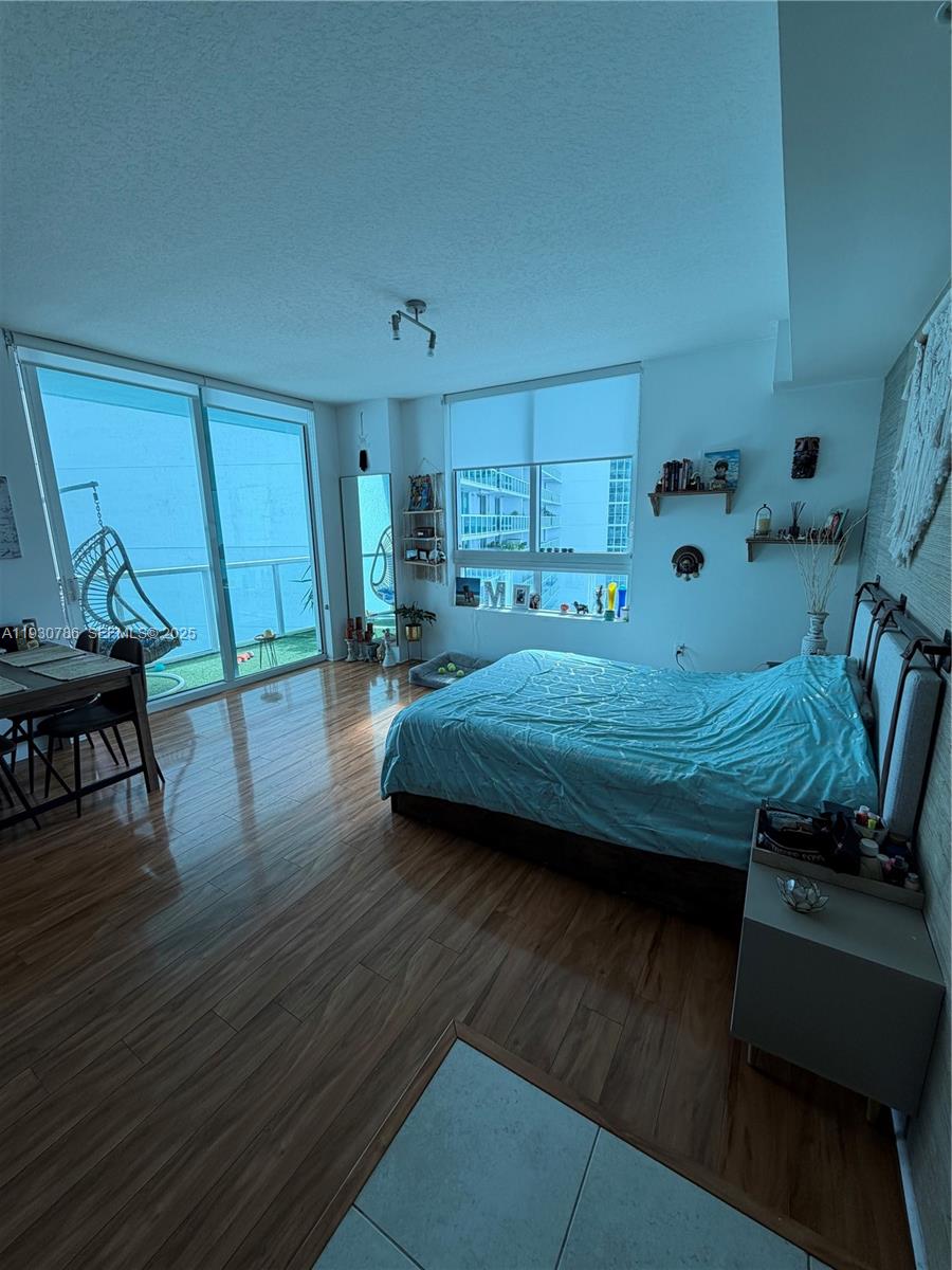 Miami FL 33132 - A11930786