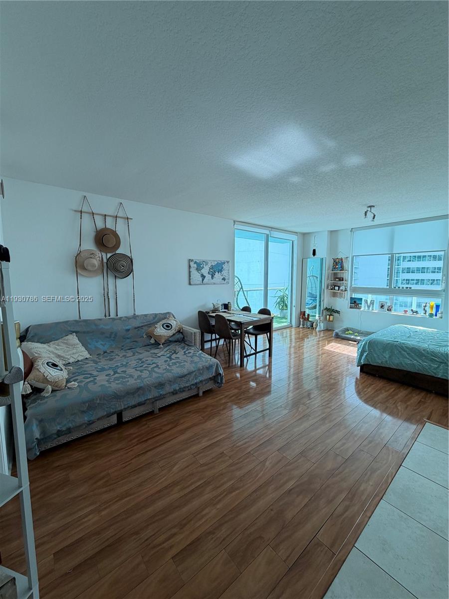 Miami FL 33132 - A11930786