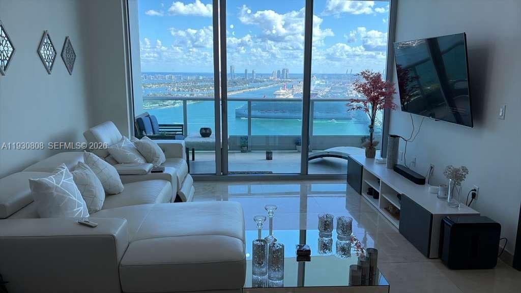 900 Biscayne Blvd #3704, Miami FL 33132