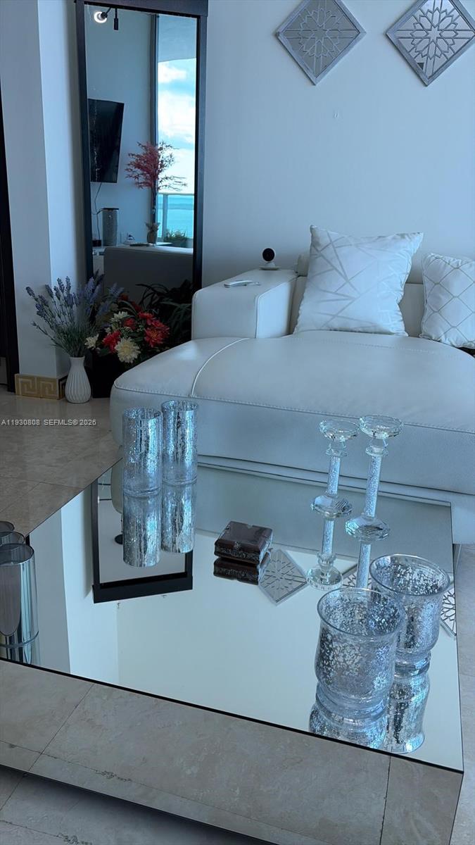 900 Biscayne Blvd #3704, Miami FL 33132