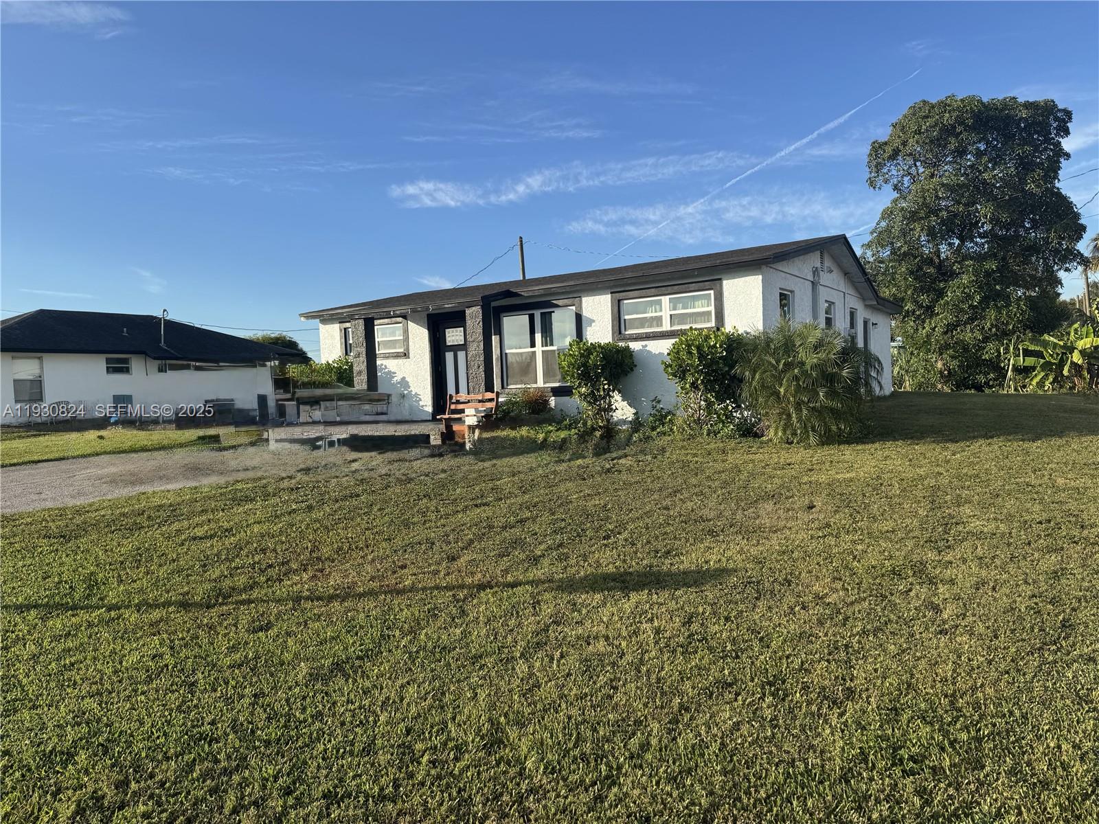 415 SE 4th St, South Bay FL 33493