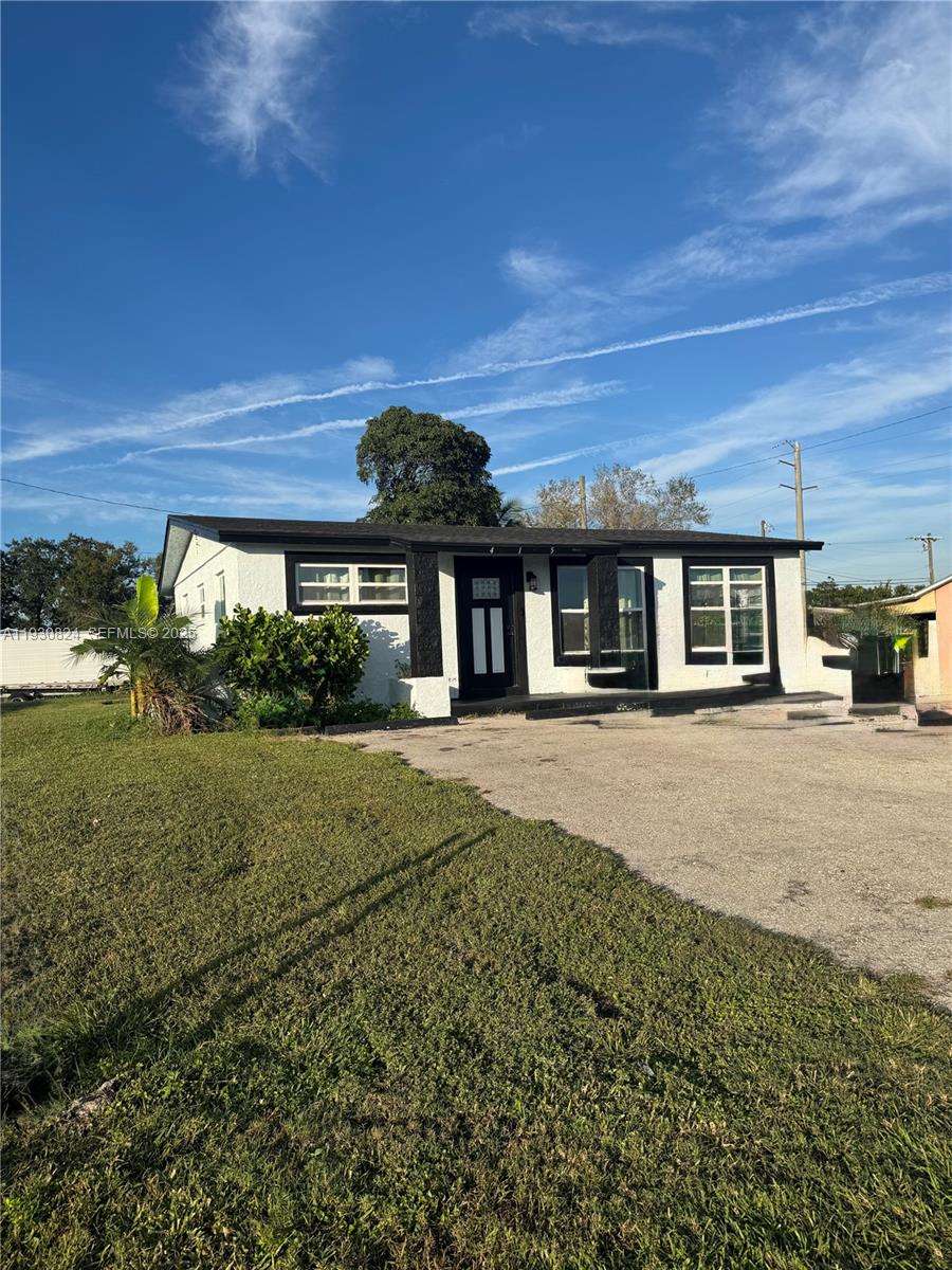 415 SE 4th St, South Bay FL 33493