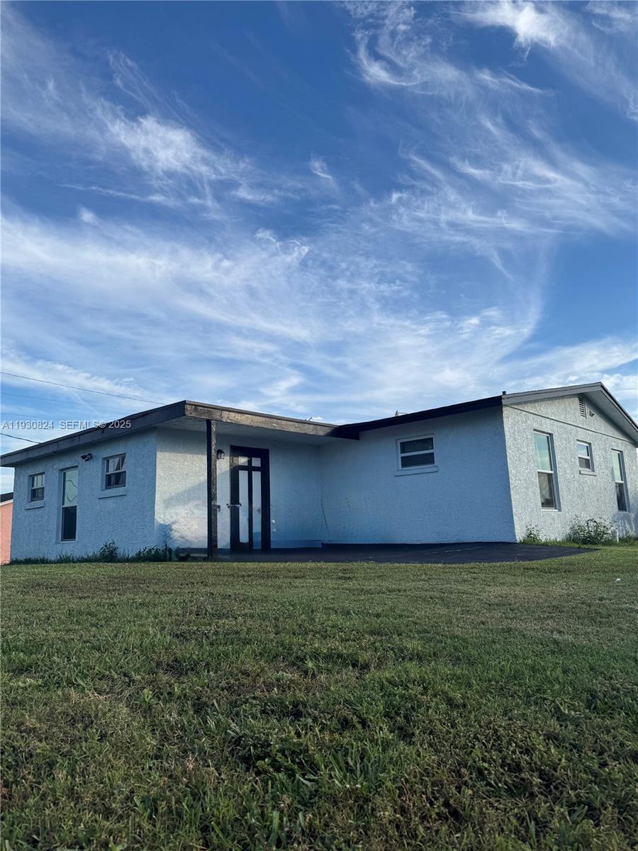 415 SE 4th St, South Bay FL 33493