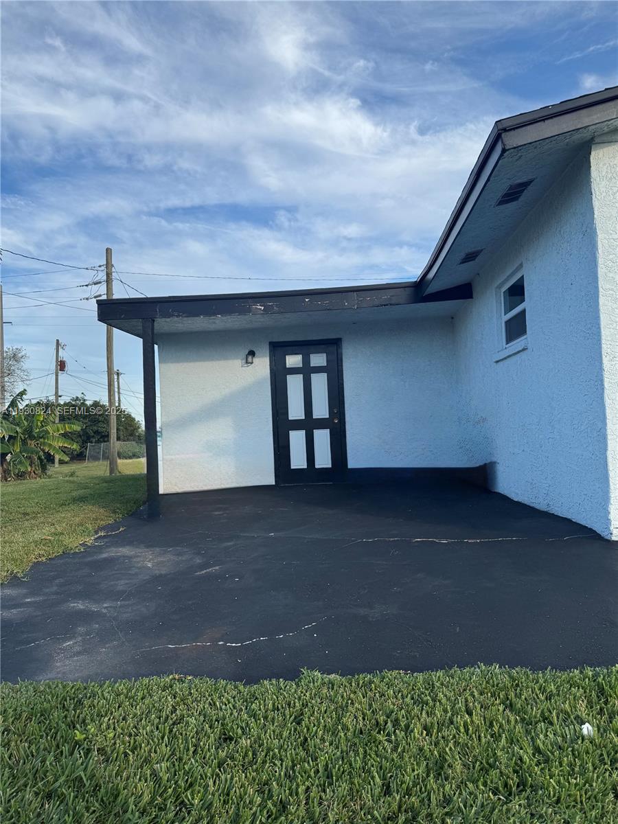 415 SE 4th St, South Bay FL 33493