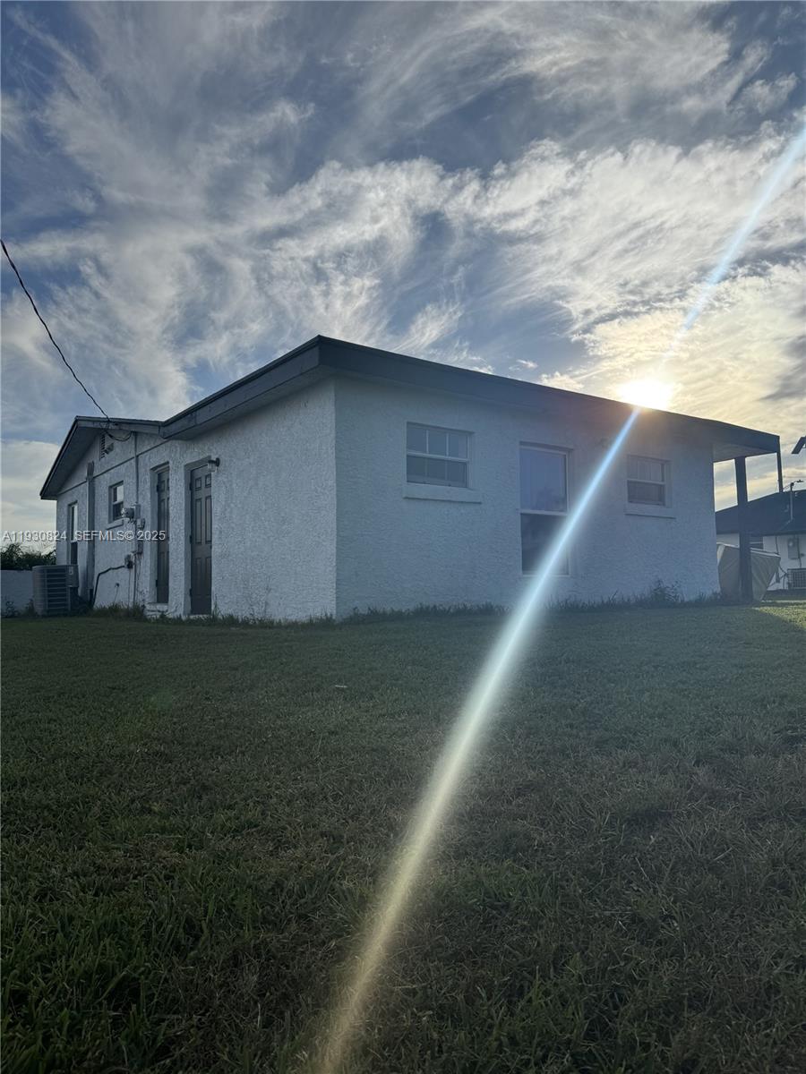 415 SE 4th St, South Bay FL 33493
