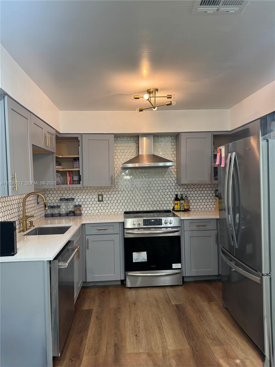 415 SE 4th St, South Bay FL 33493