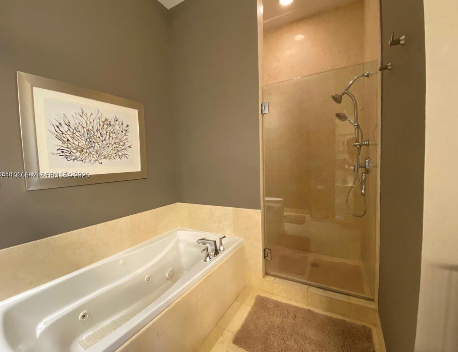 20000 E Country Club Dr #114, Aventura FL 33180