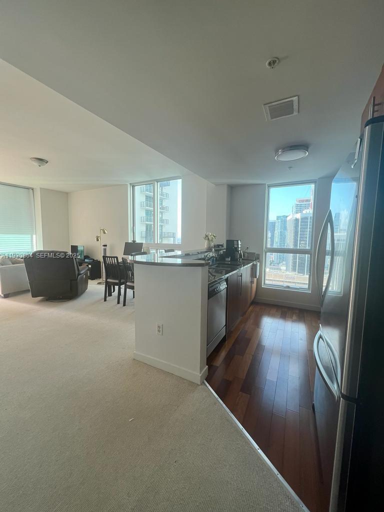 300 S Biscayne Blvd #T-3201, Miami FL 33131
