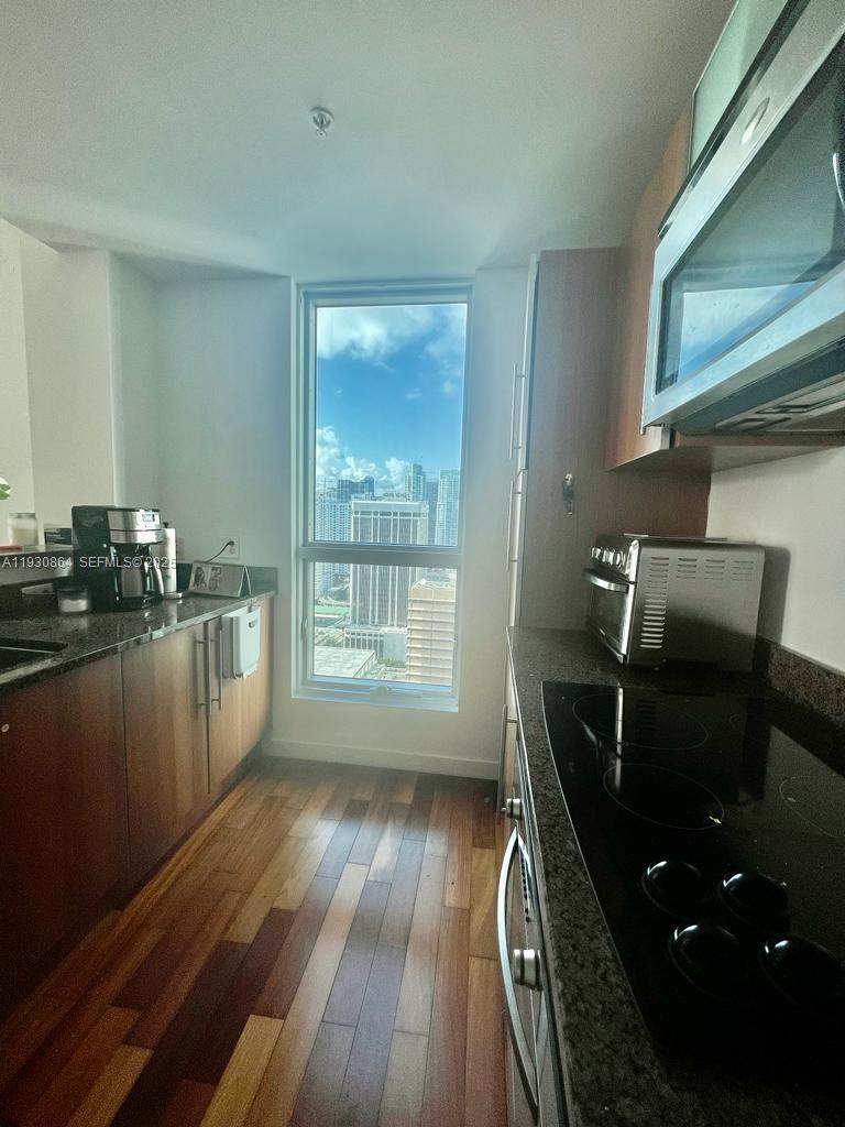 300 S Biscayne Blvd #T-3201, Miami FL 33131