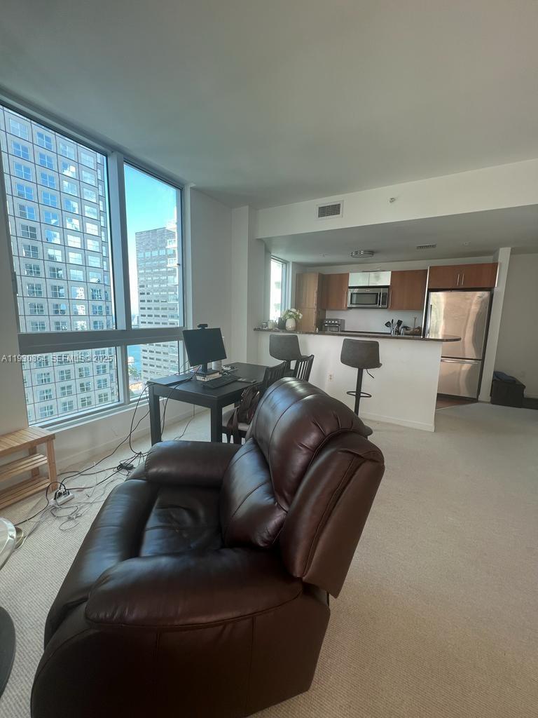 300 S Biscayne Blvd #T-3201, Miami FL 33131