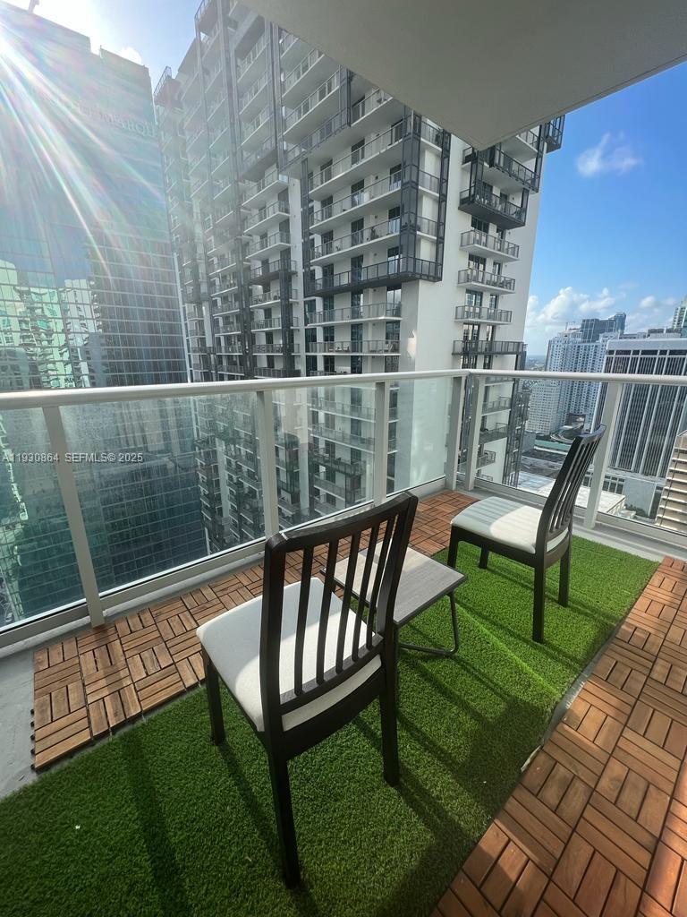 300 S Biscayne Blvd #T-3201, Miami FL 33131