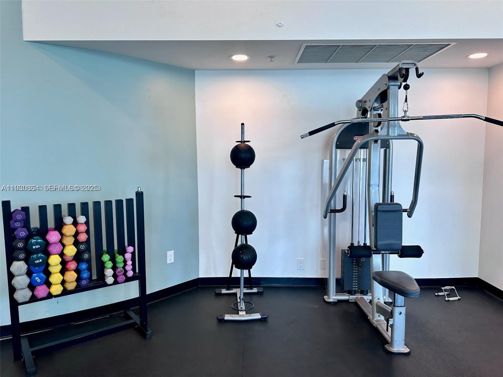 300 S Biscayne Blvd #T-3201, Miami FL 33131
