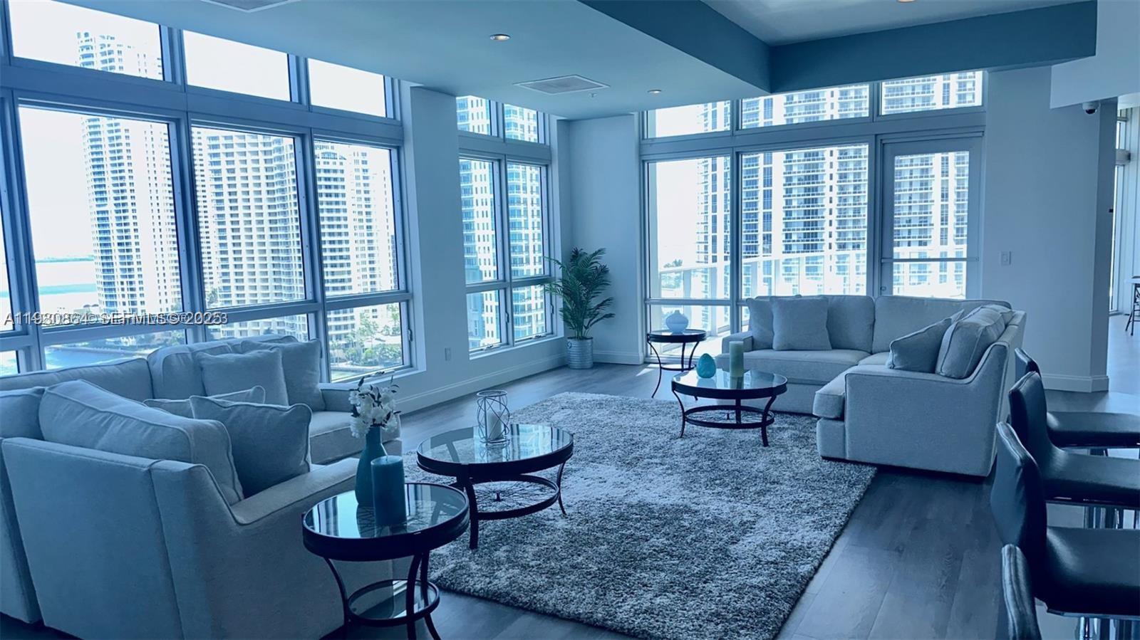 300 S Biscayne Blvd #T-3201, Miami FL 33131