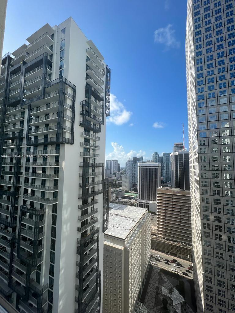300 S Biscayne Blvd #T-3201, Miami FL 33131