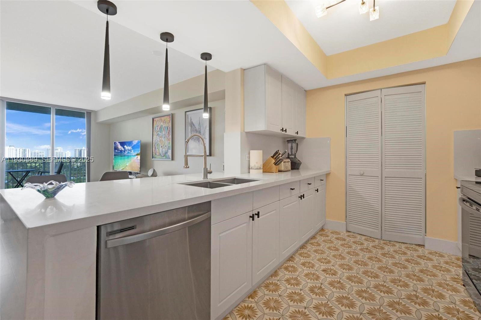 19501 W Country Club Dr #1202, Aventura FL 33180