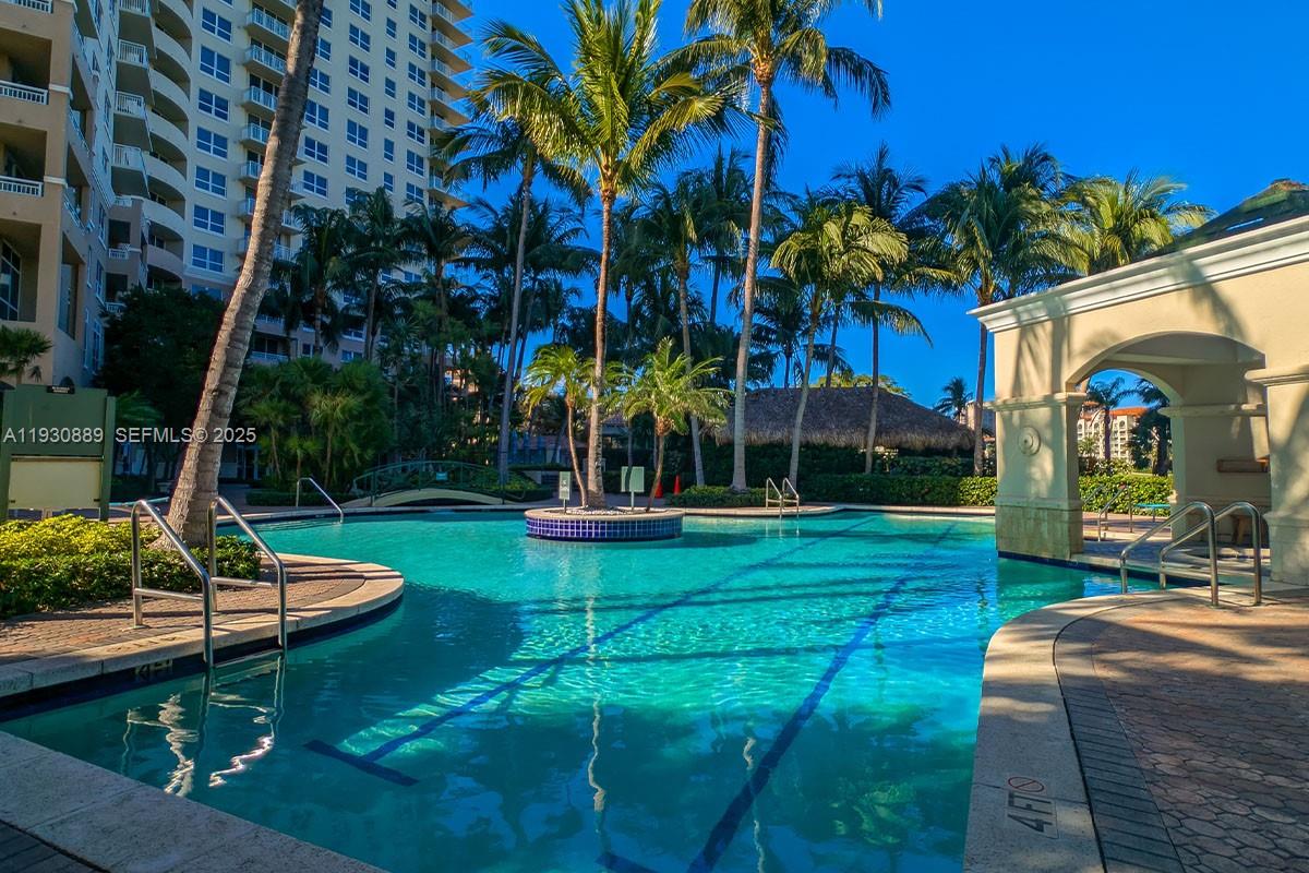 19501 W Country Club Dr #1202, Aventura FL 33180