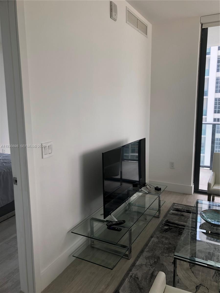 121 NE 34th St #2601, Miami FL 33137