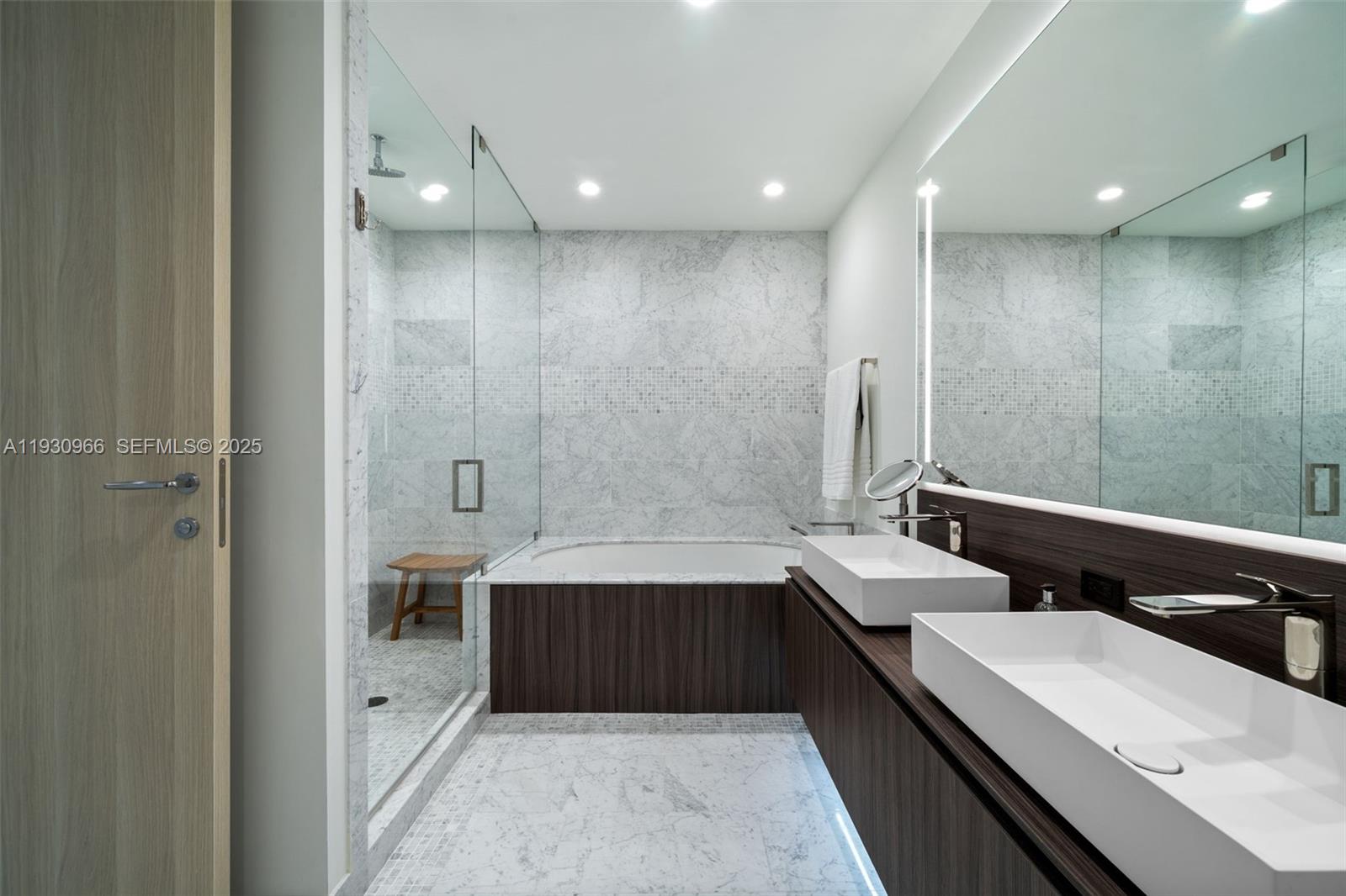 1000 Brickell Plz #PH5904, Miami FL 33131