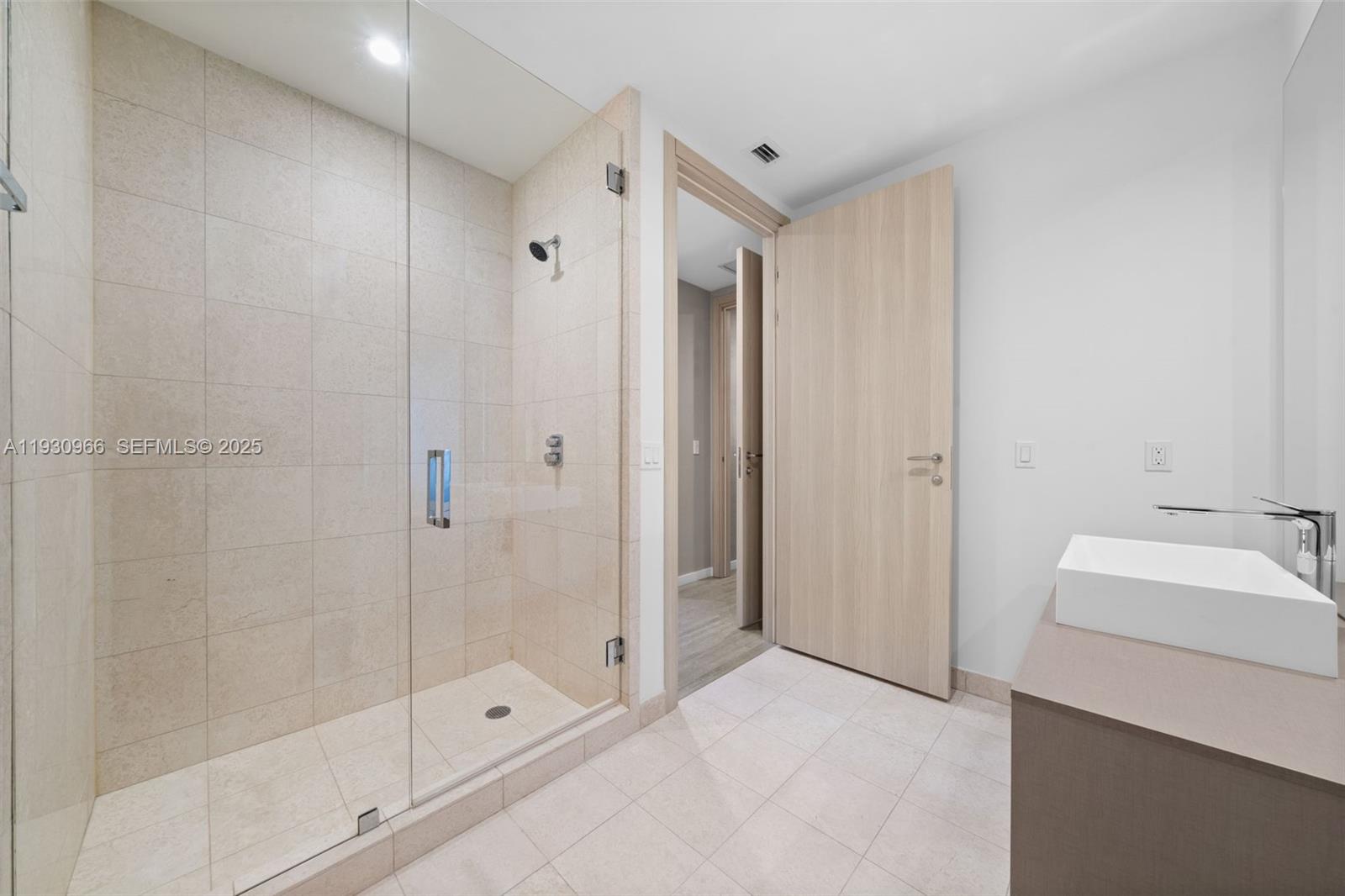 1000 Brickell Plz #PH5904, Miami FL 33131