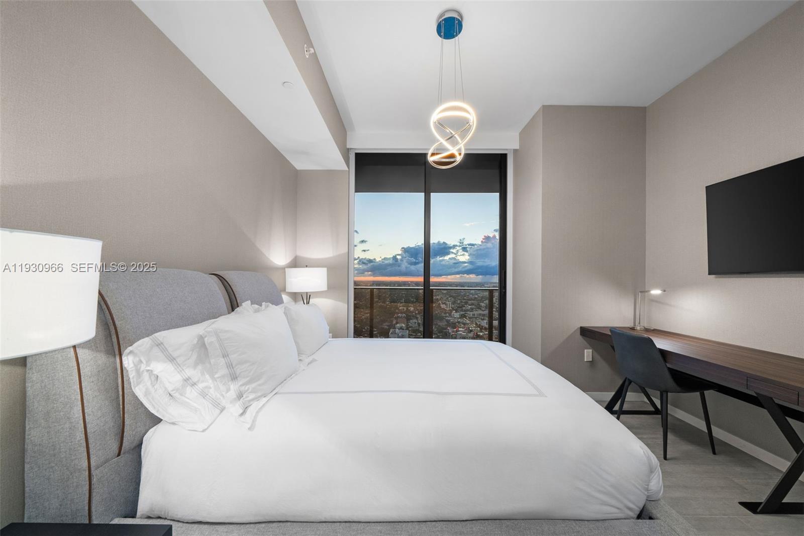 1000 Brickell Plz #PH5904, Miami FL 33131