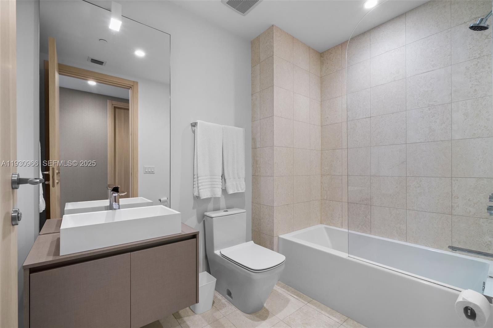 1000 Brickell Plz #PH5904, Miami FL 33131